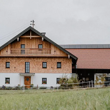 Historisches Landhaus Mit Privatbadeplatz Am Irrsee