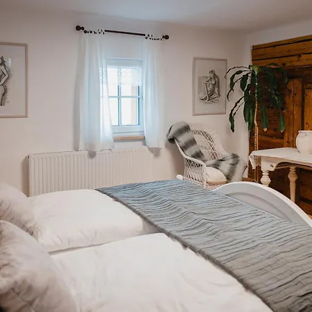 Furtlhof Mit Privatbadeplatz Holiday home Strasswalchen