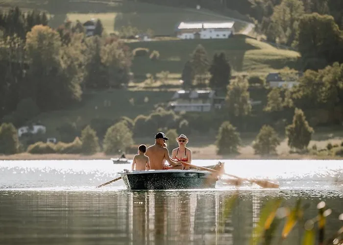 Semesterbostad Historischer Bauernhof Mit Privatbadeplatz Am Irrsee *