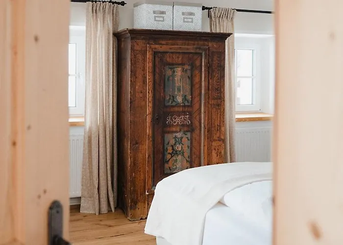 Semesterbostad Historischer Bauernhof Mit Privatbadeplatz Am Irrsee Strasswalchen